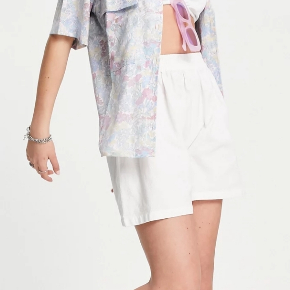 NWT COLLUSION Textured Coordinating Shorts in White sz 8